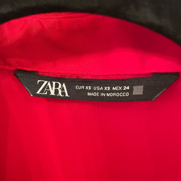 Like-New Zara Satin Button Down - Picture 5 of 5
